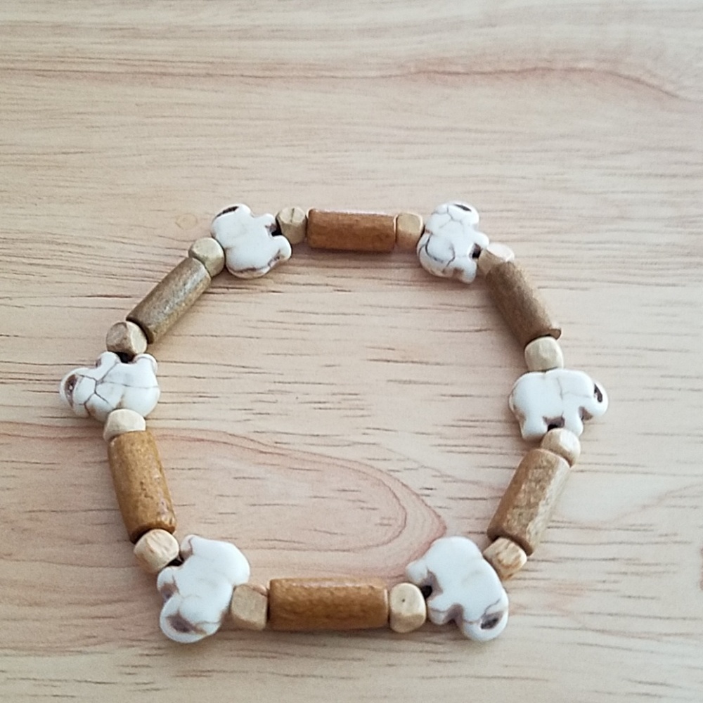 NWOT Elephant Stretch Bracelet